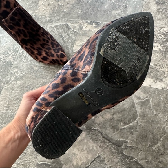 Bamboo Women’s Leopard Booties Gold Heel Detail Size 7 - Picture 6 of 6